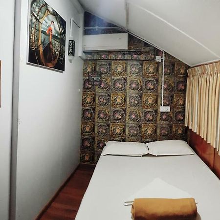 Hostel He-O Янгон Екстер'єр фото