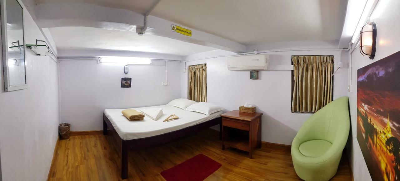 Hostel He-O Янгон Екстер'єр фото