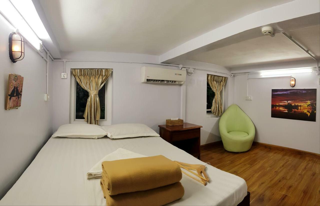 Hostel He-O Янгон Екстер'єр фото